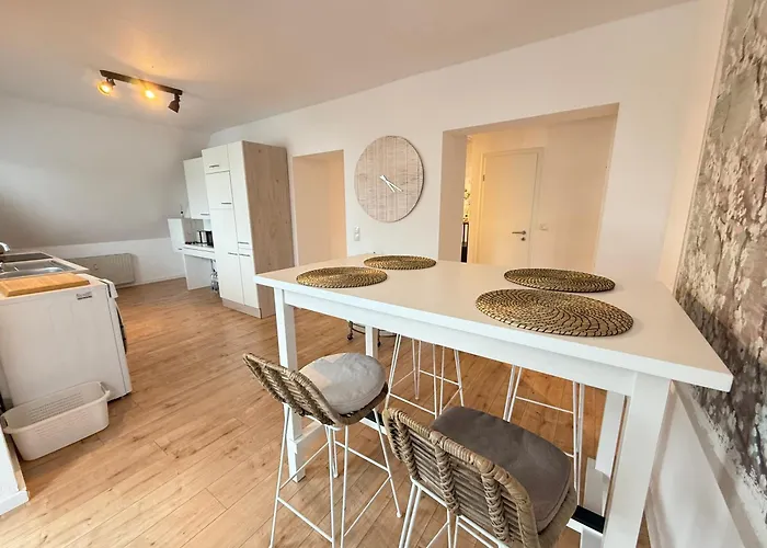 Stage One Zentrale Lage 公寓 *